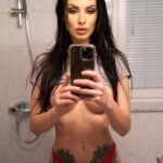 Kouzlo intimního provokativního živého chatu s podprsenkou