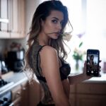 Kıvrımlı Modelleri ve Büyük Beden Kadınların Canlı Yayınlarının Duygusallığını Kutluyoruz