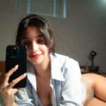 Kúzlo dráždenia bradaviek prostredníctvom živých kamier