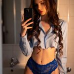 Exploring Intimate Connections through Erotic Mirror Selfie Toy Insertion Chat
